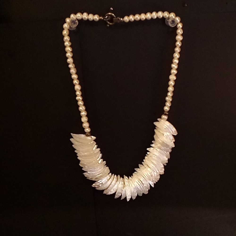 NWOT Shell &  Pearl Bead Necklace